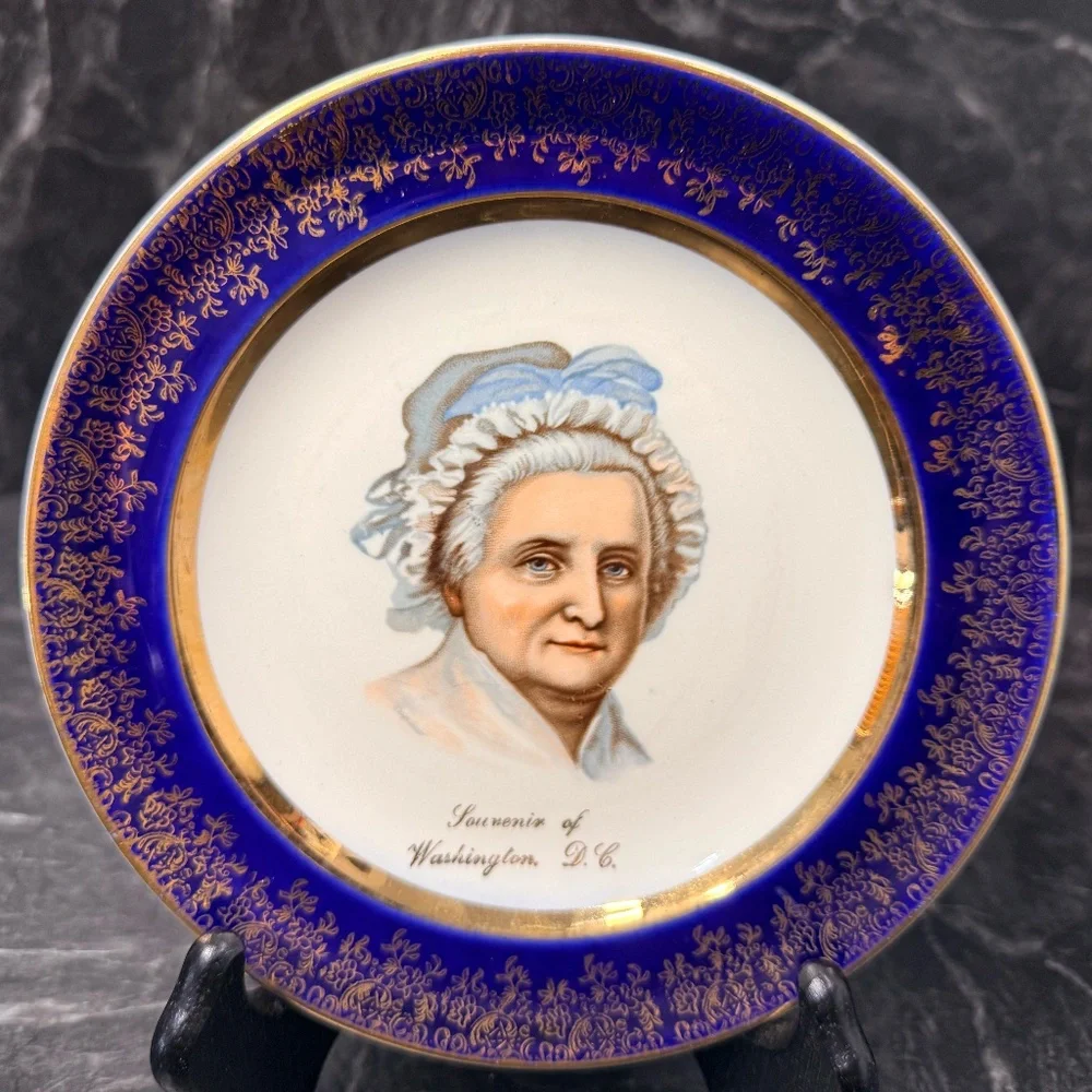 A CAPSCO PRODUCT Washington, D.C. Capitol Souvenir Plates 22 Karat Gold (2)